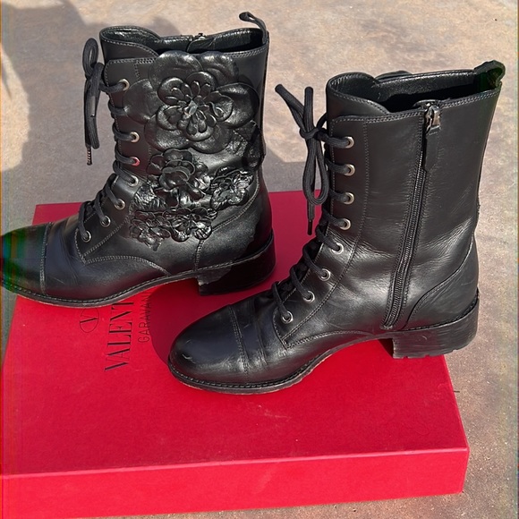 VALENTINO FLOWER COMBAT MOTO BOOTS BLACK 8 - Picture 5 of 14